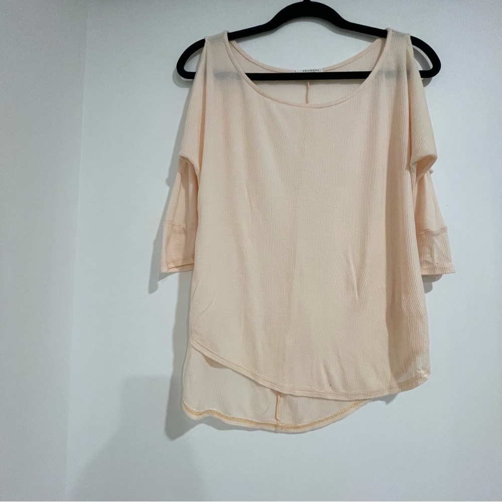 Promesa shoulder cut-out top